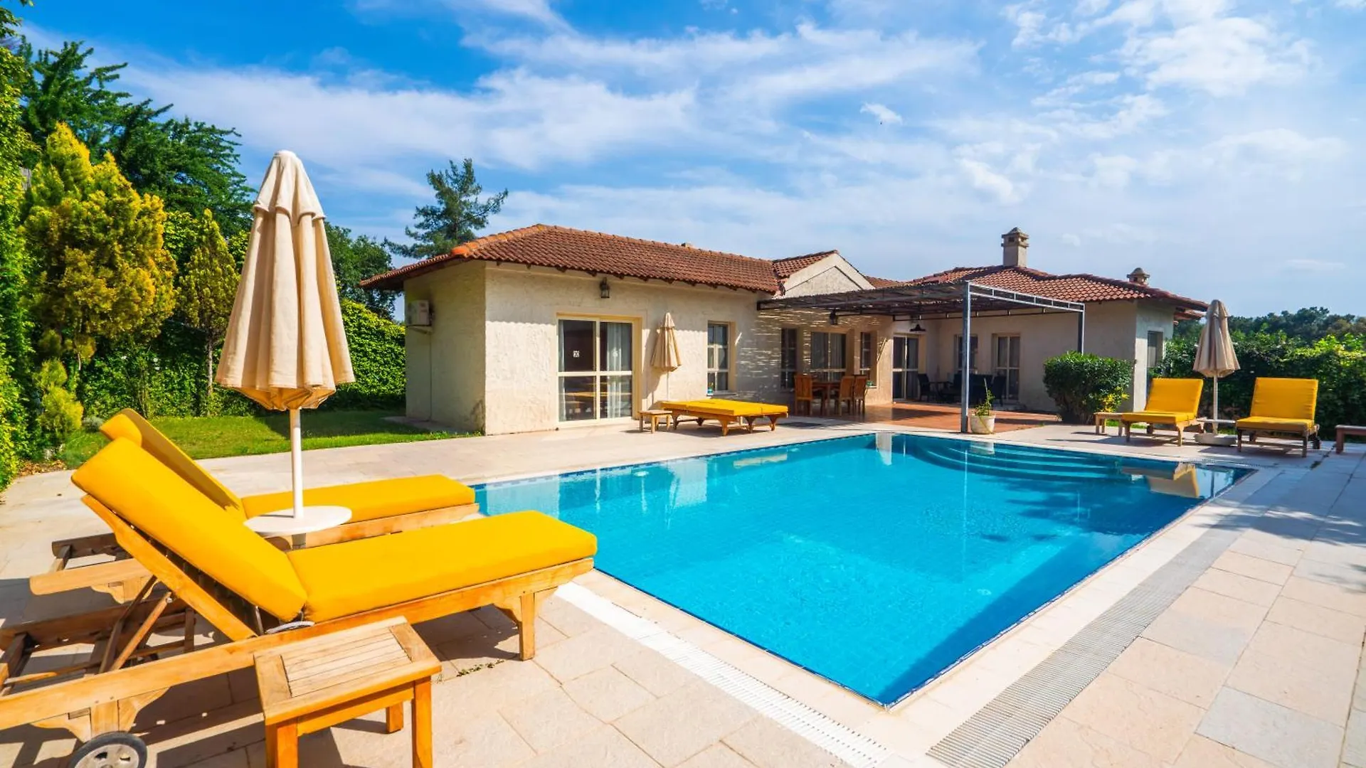 Villa Cedrus location